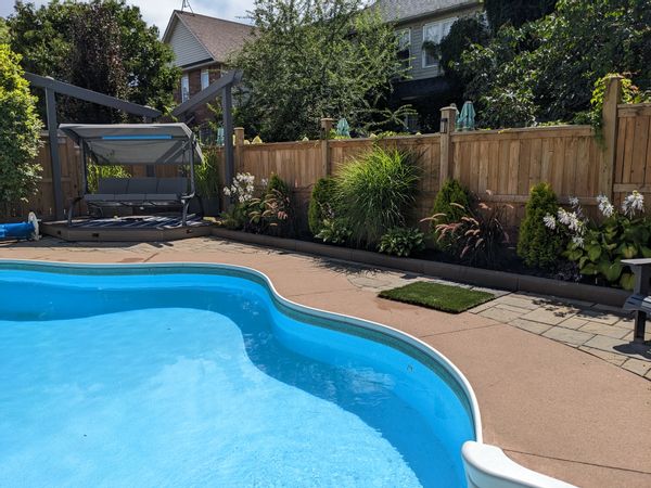 A spacious house in Burlington with a stunning yard and walking distance to a Provincial Park