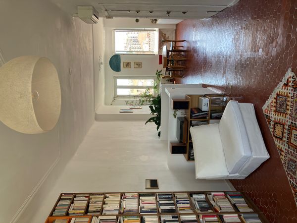 Beau et grand duplex (120m2) dans le quartier Chave-Camas, très agréable et animé.