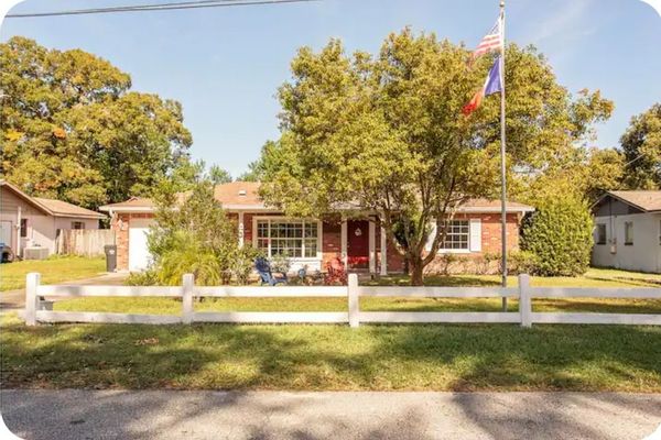 Flo's house I, proche USF & Bush Garden 3 chambres,  2 salles de bains.