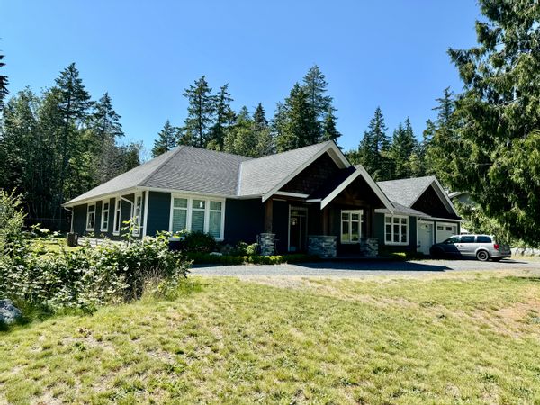 Spacious and family friendly coastal home