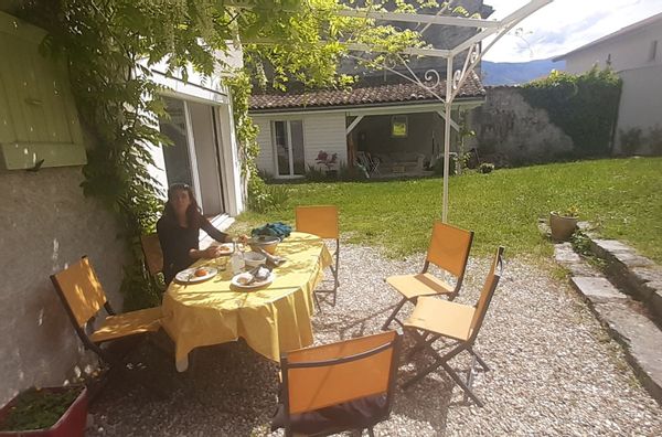 La maison de Carole au pied des montagnes