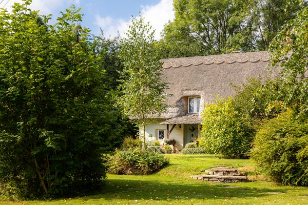 Spinners Cottage - historic, rural thatched cottage on the edge of the Cotswolds