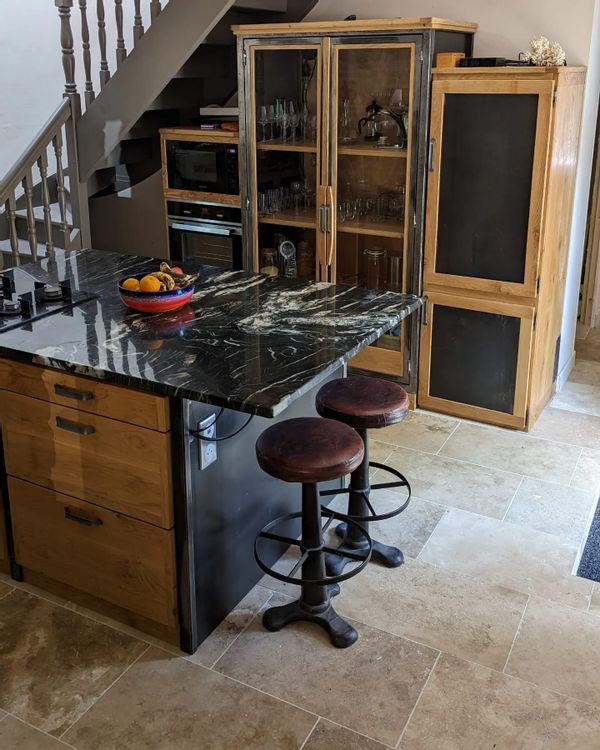 Longère bretonne à la campagne, proche océan