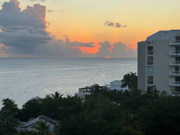 Oceanfront - Beautiful 2bd/2ba Condo with balcony on St. Maarten