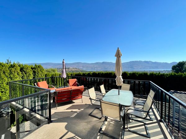 Beautiful lakeview home in quiet area with easy access to amenities and world class wineries, etc.