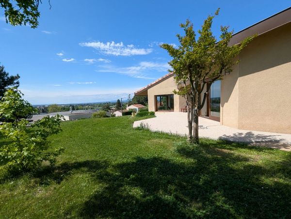La Villa Camoi / Villa au calme, avec grand terrain, village drômois et collines verdoyantes