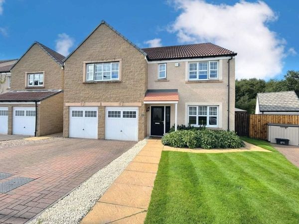 5 bedroom in Central Scotland,  25 mins from both Edinburgh & Glasgow, Excellent location.