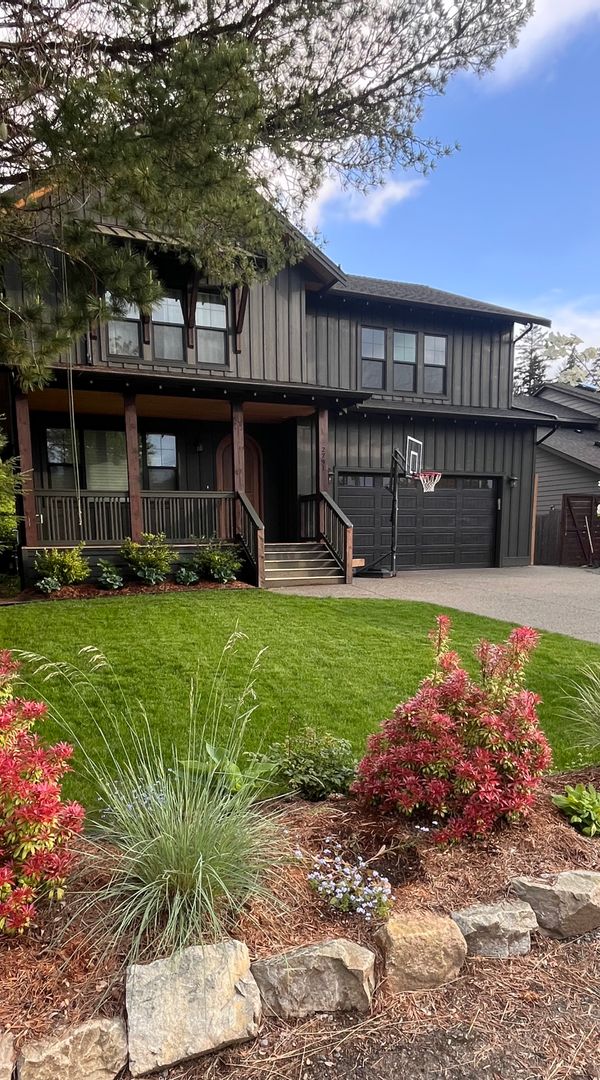Family Friendly Home in Canadian Outdoor Paradise