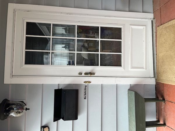 Sweet, manageable well appointed home in a very nice Pittsfield, MA neighborhood for a year-long stay. Short commute to either Great Barrington or Williamstown, and 12 minutes to Tanglewood.