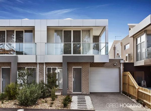 Modern townhouse in historic Williamstown