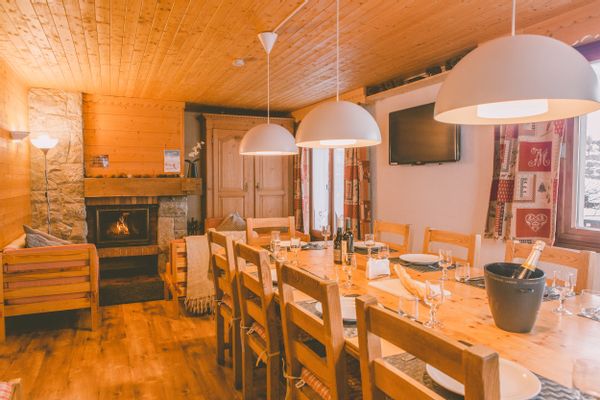 Beautiful 5 bedroom Chalet, centrally located in Morzine