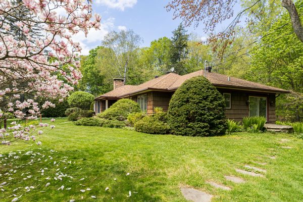Quiet Hudson, Quebec Getaway - 2 beds, central AC, 5 minutes from town center
