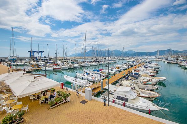 Spacious Seaside Apartment with Terrace & Private Bathrooms – Salerno, Italy
