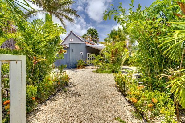 Surfy Villa with Lush Garden 
