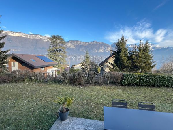 Petit paradis à 50m du lac d'Annecy, Maison au coeur de la nature