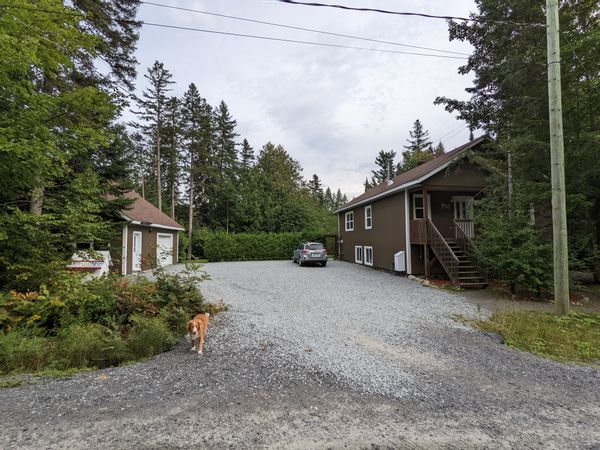 Chalet en bord de rivière à Chertsey