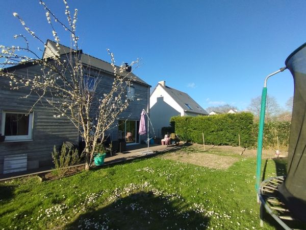 La maison de Famille Chauvin Martinez pleine de vie, agréable, colorée ! En bois, poêle a granule