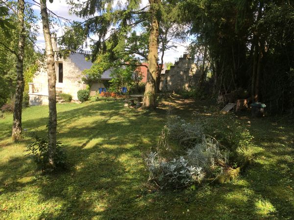 Chambre privée dans longère en bout de village, nichée dans un écrin de verdure.