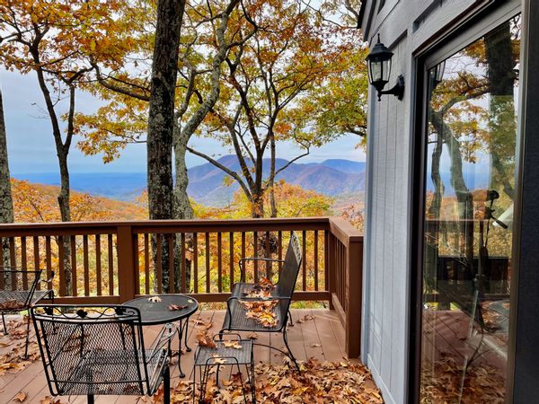 Wintergreen cabin in Virginia's Blue Ridge Mountains