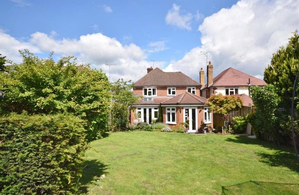 Spacious, lovely home and garden in the Surrey countryside close to London