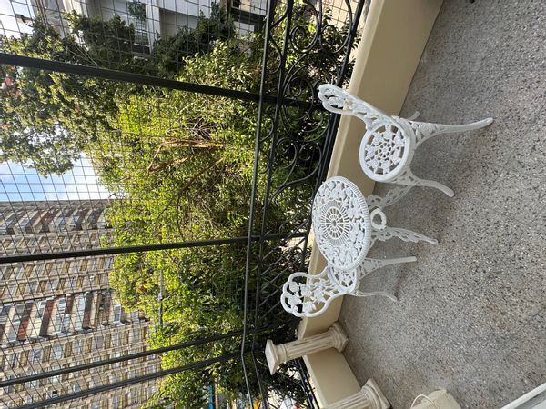 Paula's House 
Bright & sunny  apartment in the heart of Palermo, steps from the city's best parks