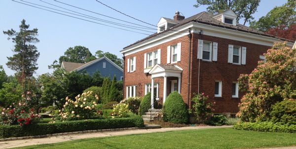 A quiet four-bedroom house, walk to train, 30 minutes to heart of NYC