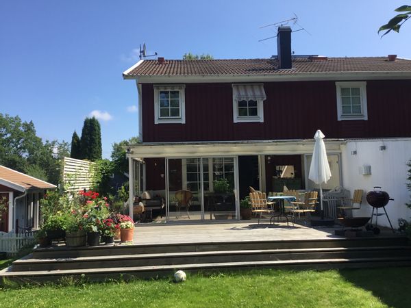 Linda's house