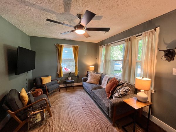 Cozy Nashville Cottage <20 min to Everything Nashville!