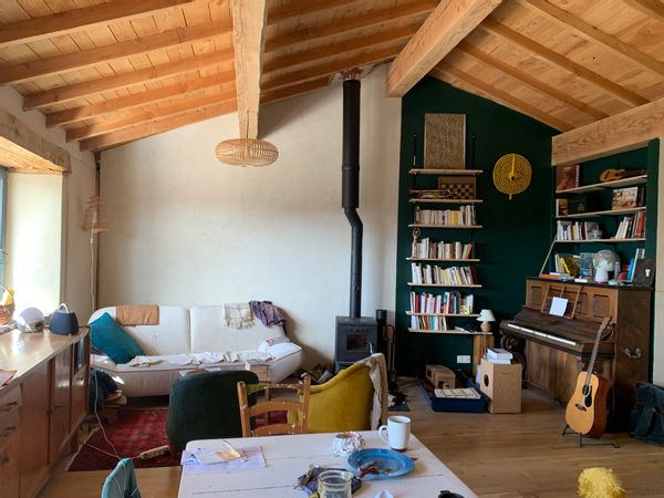 Maison recemment renovée, très agréable à vivre au quotidien, avec une super terrasse ( vue wouah!)