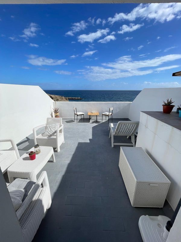 Beachfront apartment with sea view in Tajao