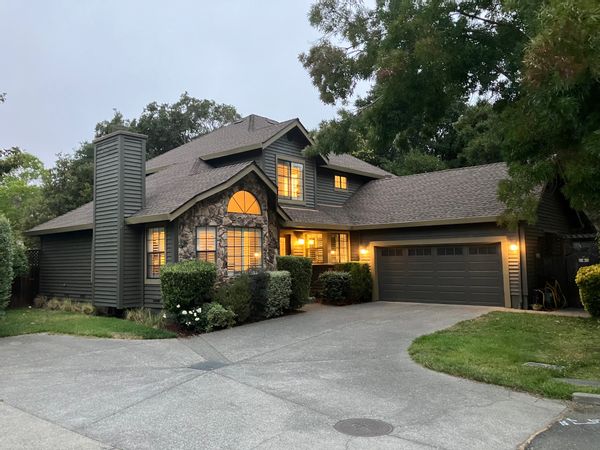 Home in historic Petaluma, California near Wineries, Pacific Coast and San Francisco Bay Area