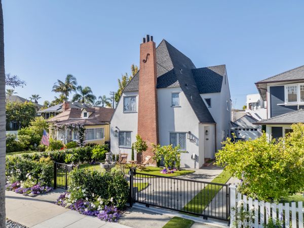CURRENTLY TRADING FOR JACKSON HOLE WY ONLY Spacious, newly-remodeled house with casita and pool in the heart of the village on Coronado Island (San Diego) 2 blocks to beach and Hotel Del