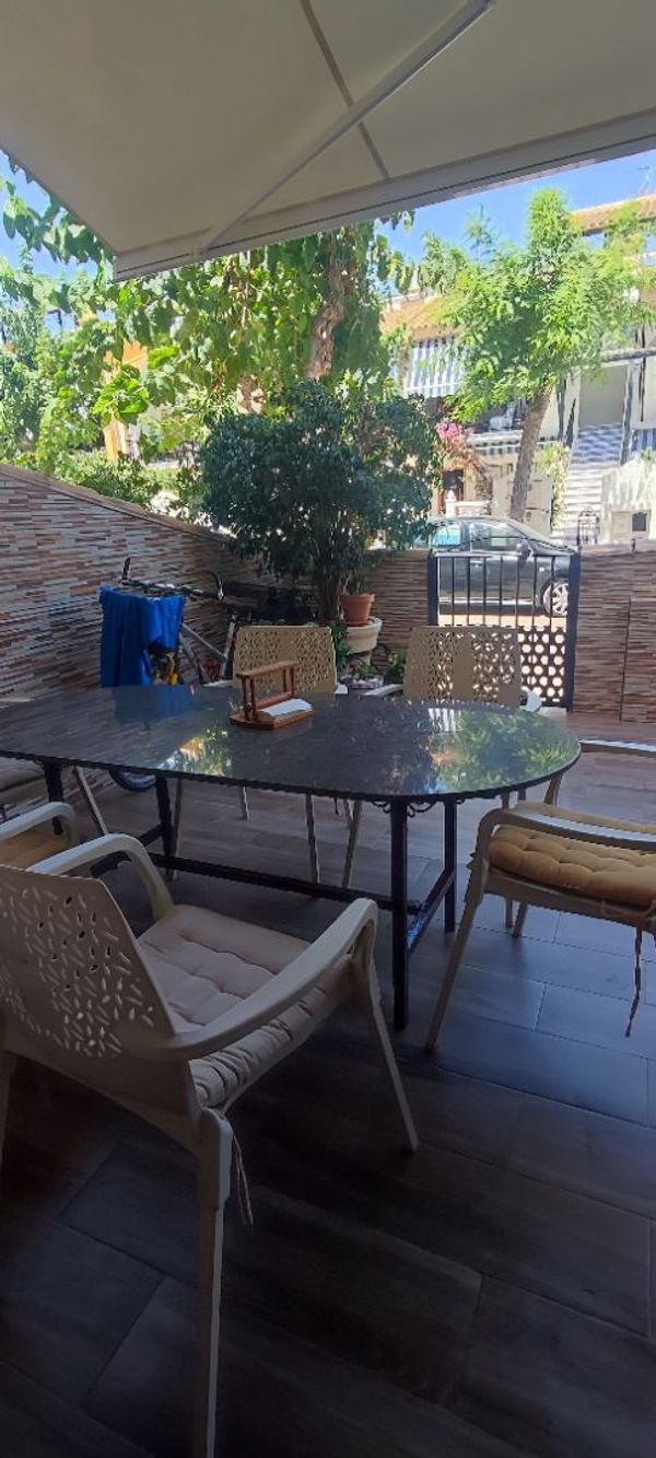 Casa de Carmen. Es una casa cómoda y acogedora vestida 100 %100. 
Con todos los enseres de cocina.