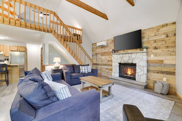 Hudson House - Lake Chalet