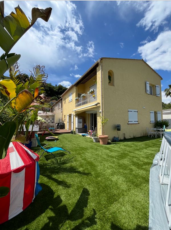 Jolie maison ensoleillée du Sud de la France