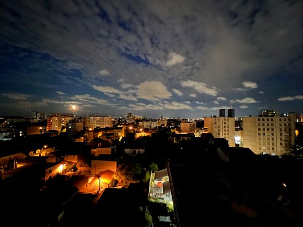 Grand studio lumineux avec une vue panoramique sur les toits et le ciel ✨ à 15 min du ❤️ de Paris