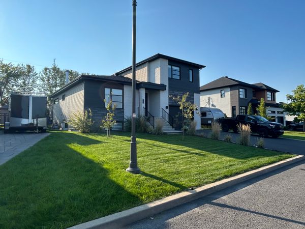 Modern and cosy house in Carignan, beside  Chambly canal (near Montreal)