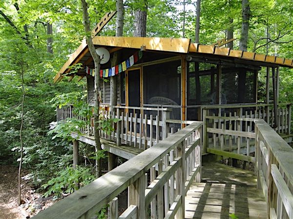 Jim's Sylvan Beach House & Treehouse