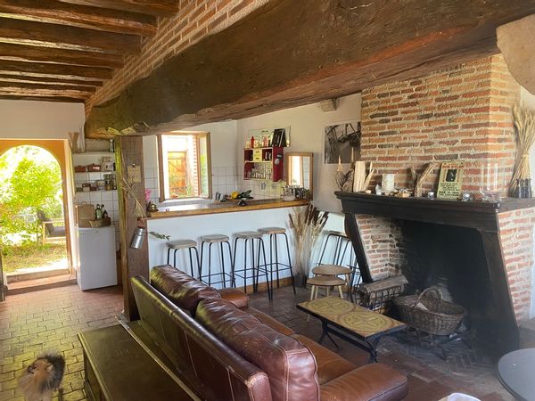 Maison de marinier les pieds dans l'eau face à la Loire