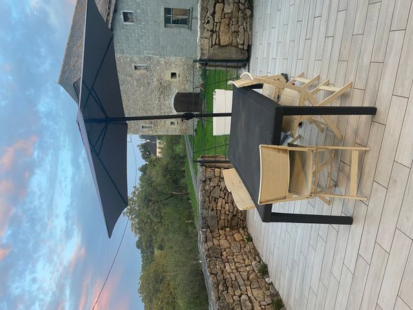 Maison de campagne récemment rénové au charme local avec piscine