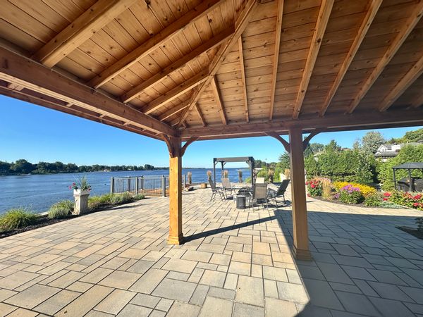 La maison haut de gamme sur le lac. À 20 min. de Montréal et 25 min. De l’aéroport Trudeau (YUL)