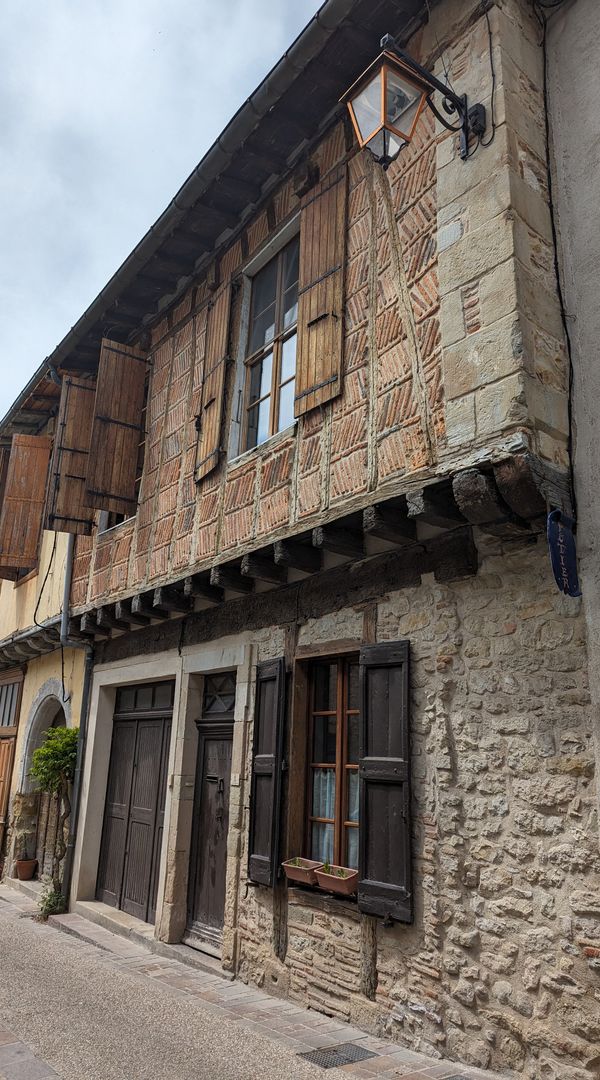 Logement au coeur du village de Lautrec