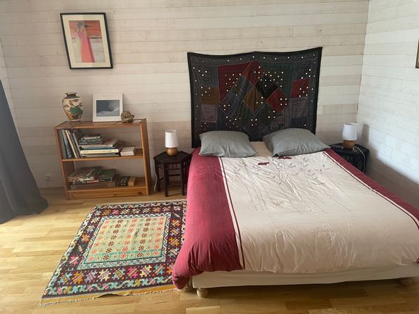 La maison de Bernadette entourée de verdure dans un village prés du Vercors et de la drôme