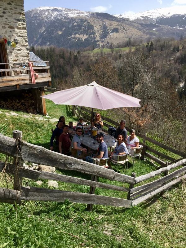 Chalet la Spatule dans un hameau à 20 minutes des 3 Vallées pour du grand ski et en été au coeur de belles randonnées