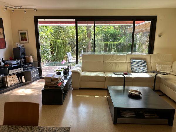 Bright family home with private garden & pool, 15 min from Barcelona