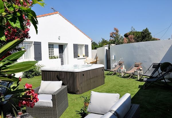 Maison avec jardin barbecue table de ping-pong