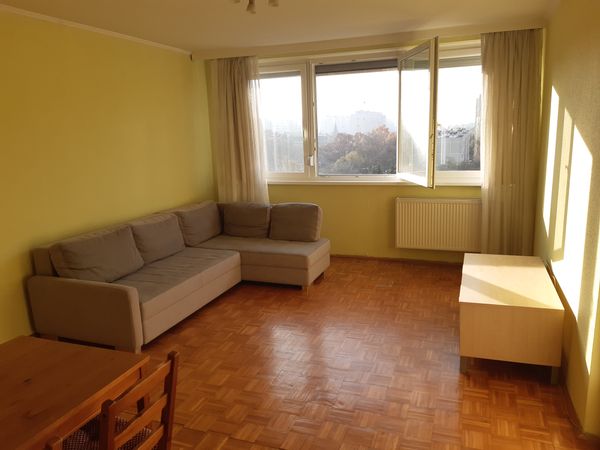 Spacious studio near metro line