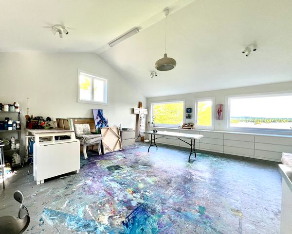 Artist Studio Lakefront Retreat