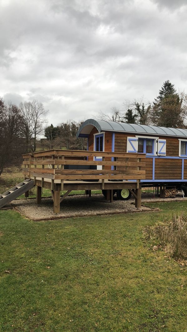 Charmante petite roulotte  à la campagne face à un étang