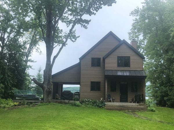 Beautiful lakehouse Lac Brome